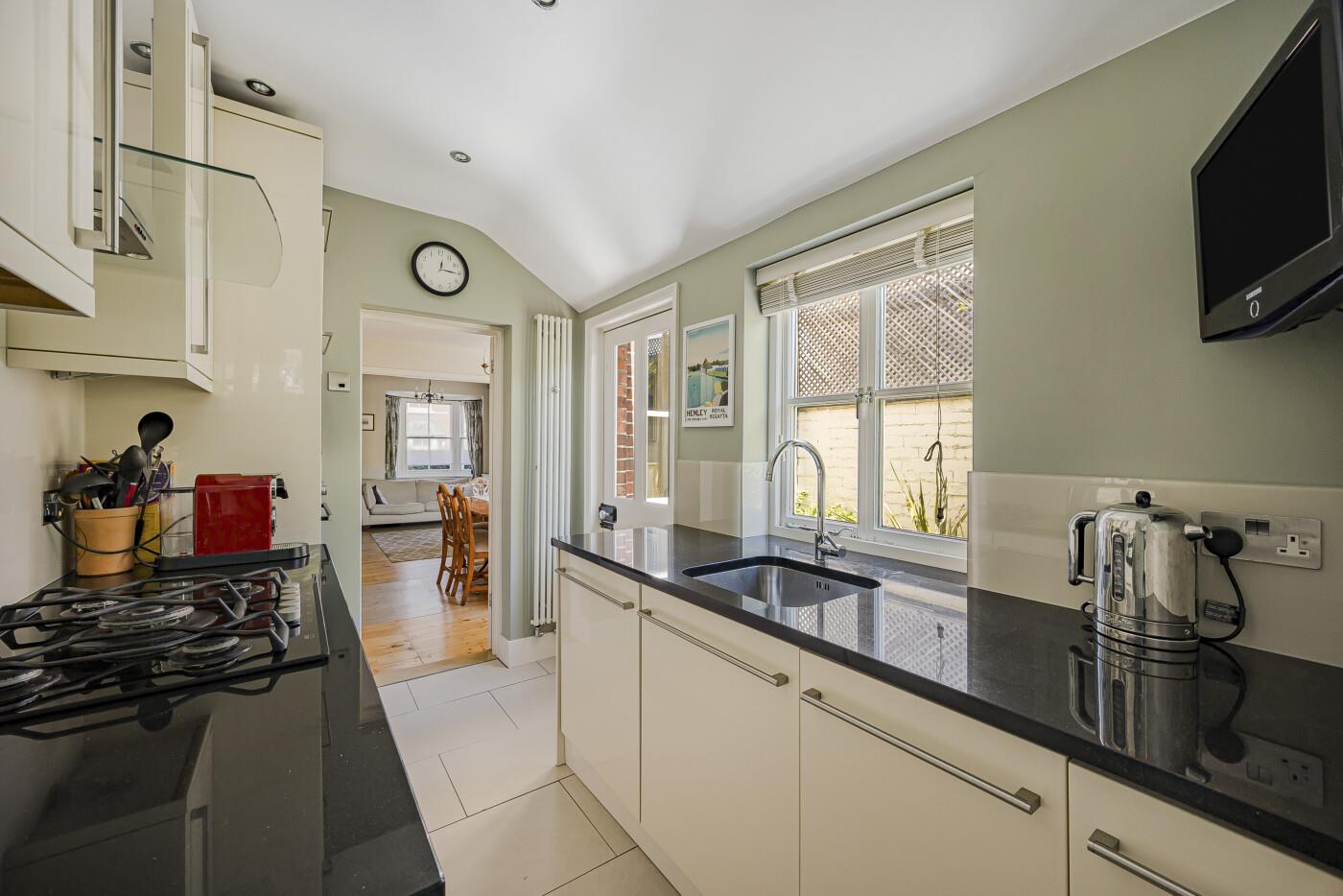 2 bed property in Park Road, Henley-On-Thames